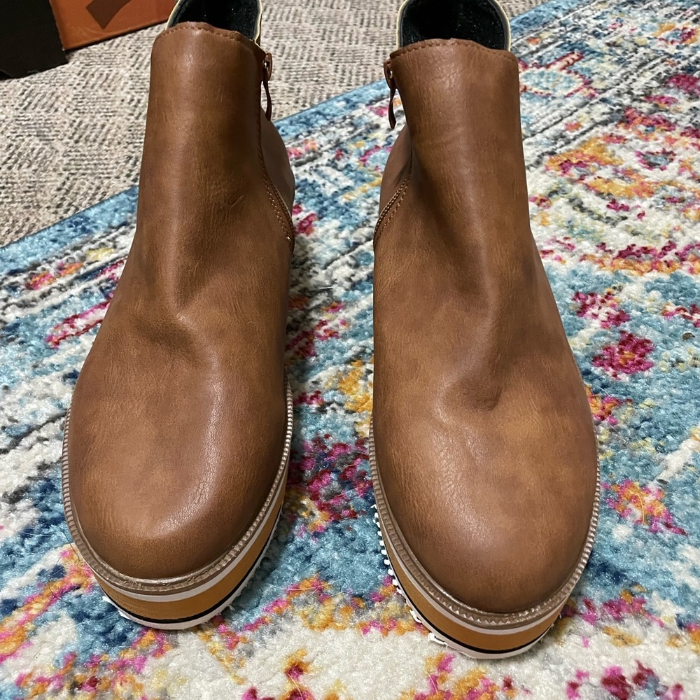 Zip up wedge booties (Tan)